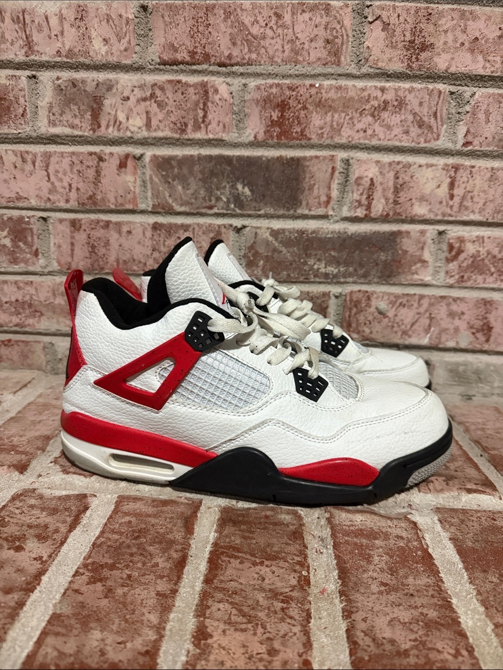 Mens Jordan 4 retro “fire red “ sneakers size 9.5